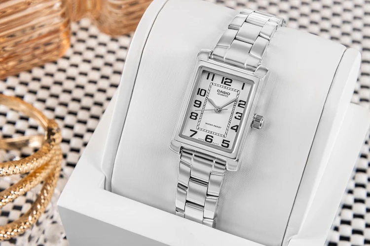Casio LTP-1234PD-7BEG w opakowaniu.webp
