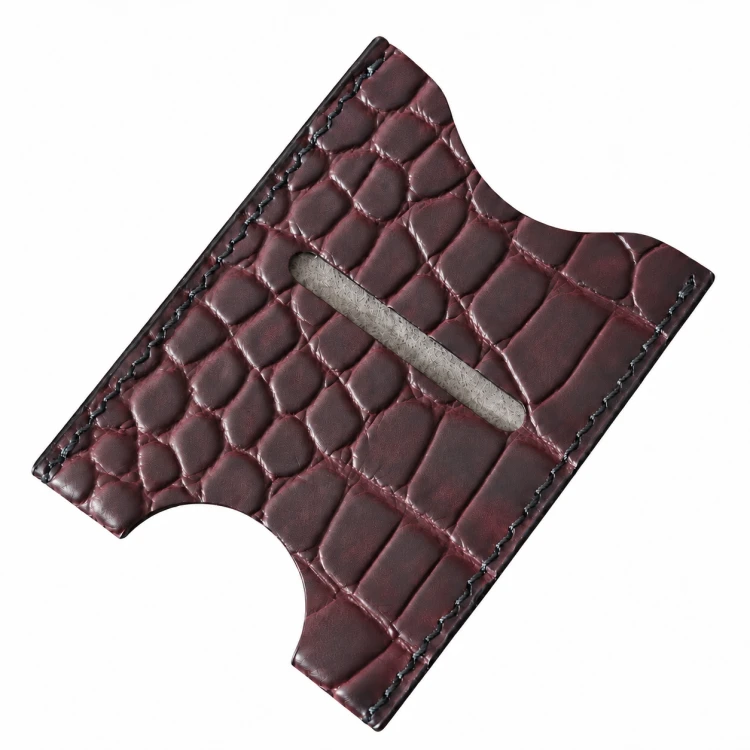 Skórzane bordowe etui na karty – skóra tłoczona.png