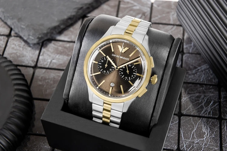 Emporio Armani Dario AR80084SET na ekspozytorze z brązową tarczą
