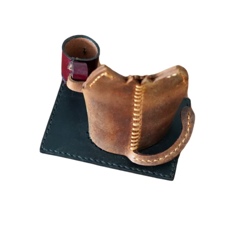 Skórzany organizer na biurko Kot Rockleather widok z tyłu.png