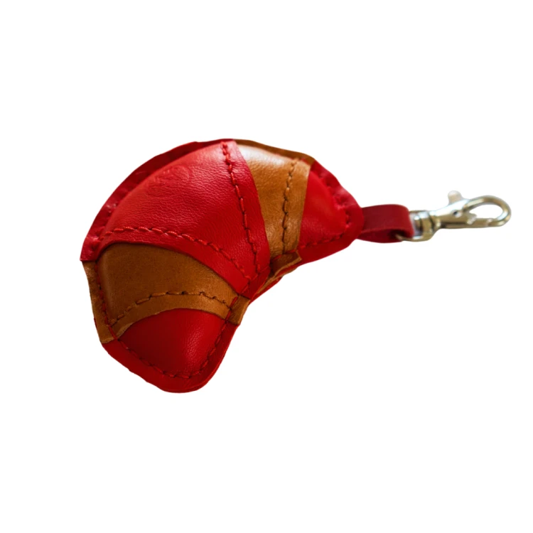 Croissant truskawkowy zawieszka do torebki.png